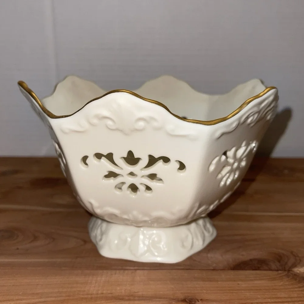 Lenox Special Langtry Collection China Footed 7